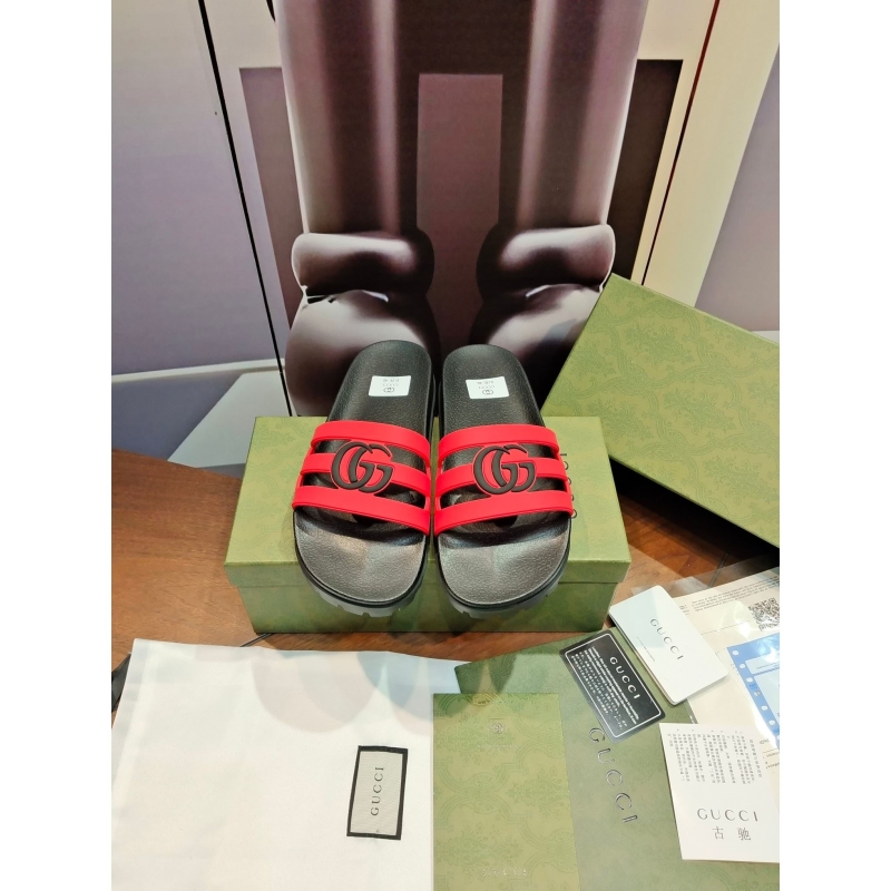 G*u*i slippers